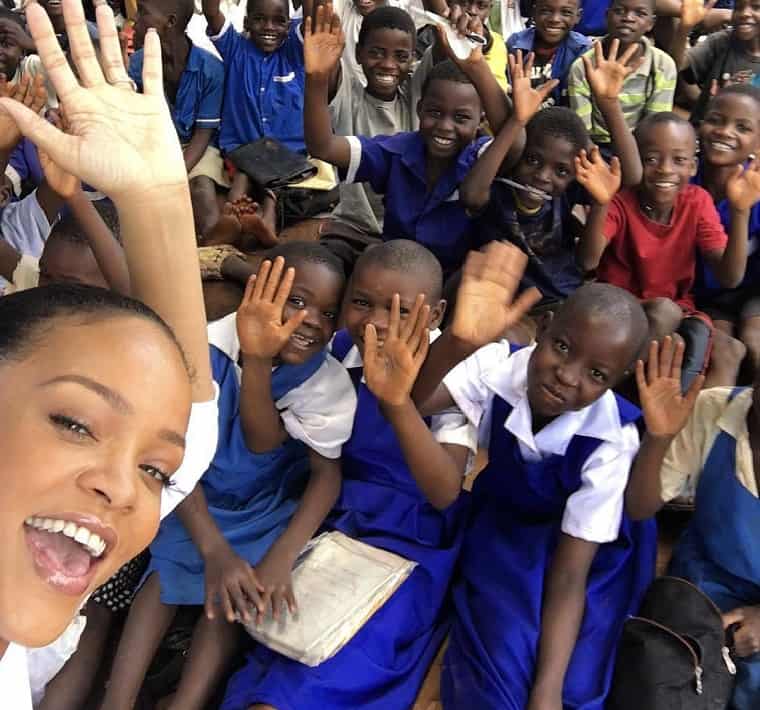 Selfie time Photo: Rihanna/Instagram