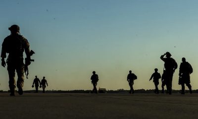 U.S. Soldiers with the 20th Special Forces Group walk on a flight line in Gulfport, Miss., May 5, 2014, during Emerald Warrior 2014.